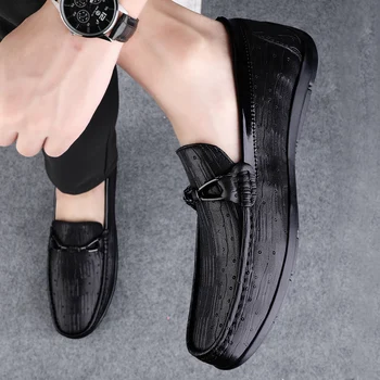 Novos Homens De Couro Genuíno Sapatos De Marcas De Luxo De Negócios Deslizar Sobre Sapatos Mocassins Moda Casual Soft Antiderrapante Condução Sapatos Quente